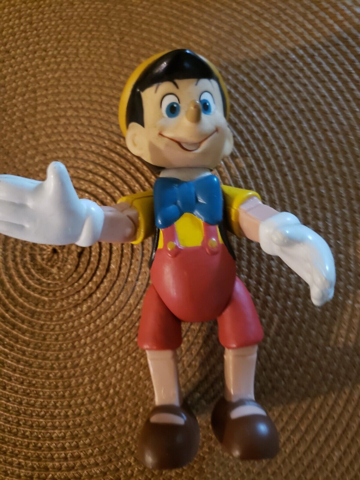 VINTAGE PINOCCHIO FIGURE  MOVABLE TOY WALT DISNEY COLLECTION 6 INCH