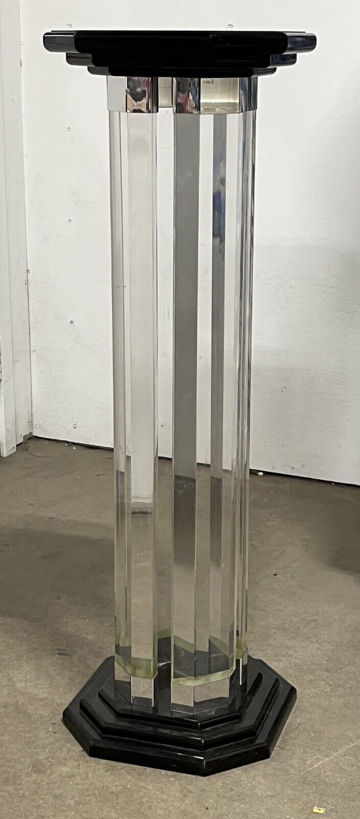 Vintage Mid-Century Modern Mirrored Clear Lucite Pillar Pedestal Brutalist