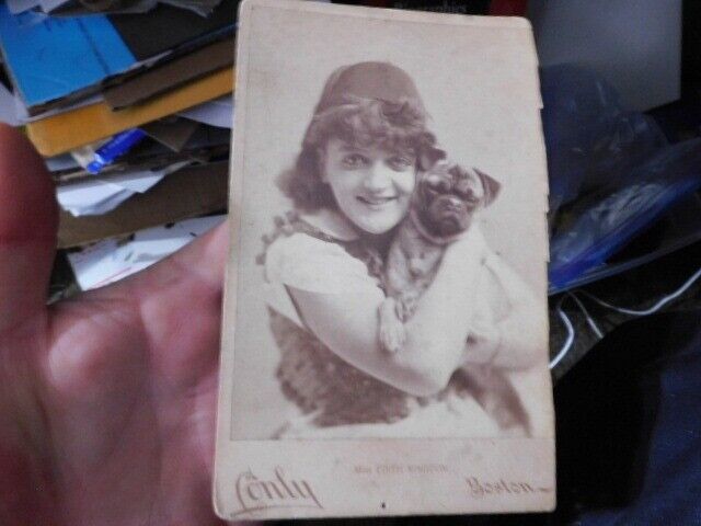 VICT CABINET PHOTO, YOUNG WOMAN W HER PUG DOG, STAGE ACTRESS EDITH KINGDON