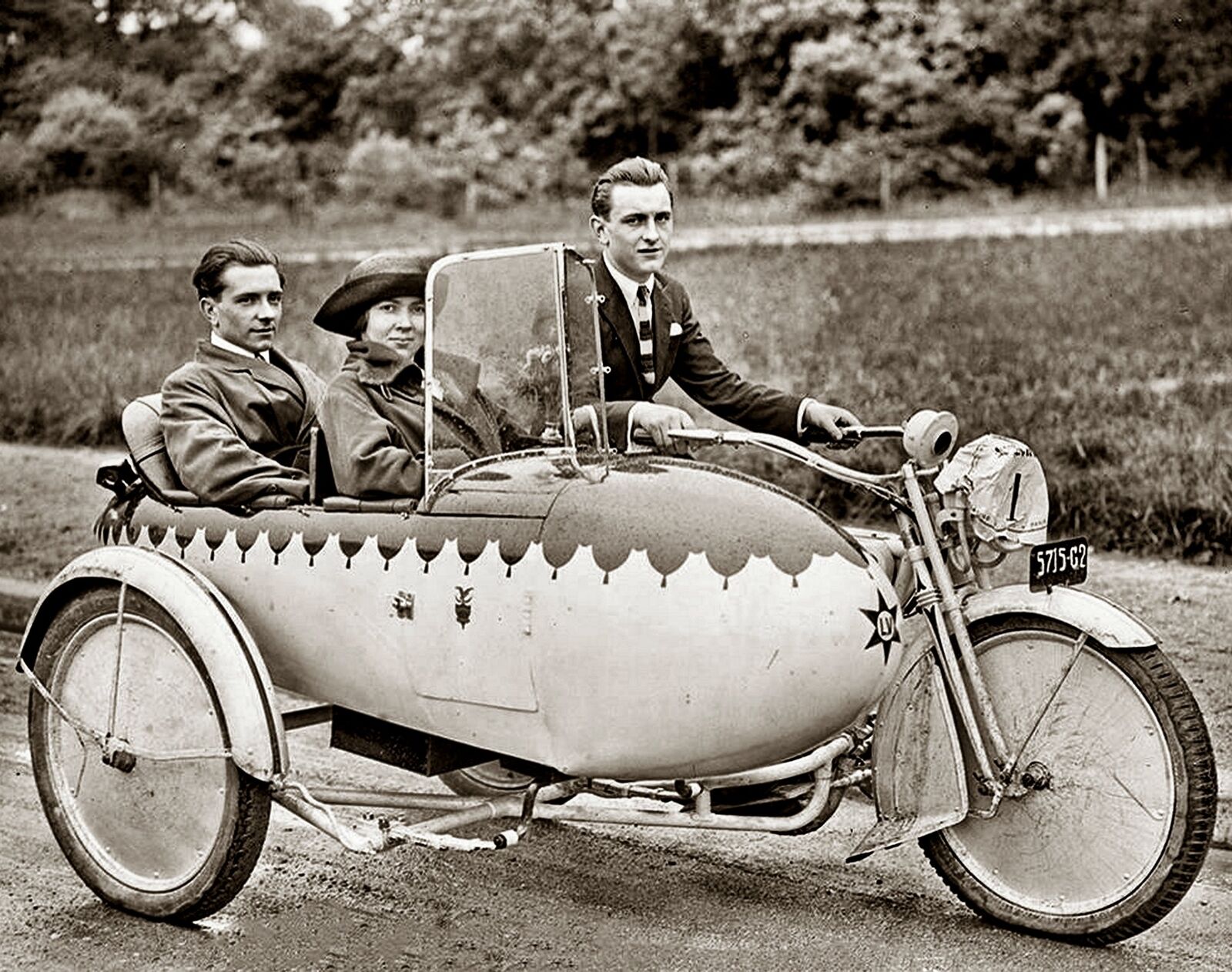 1922 MOTORCYCLE with Ornate Sidecar PHOTO  (183-T)