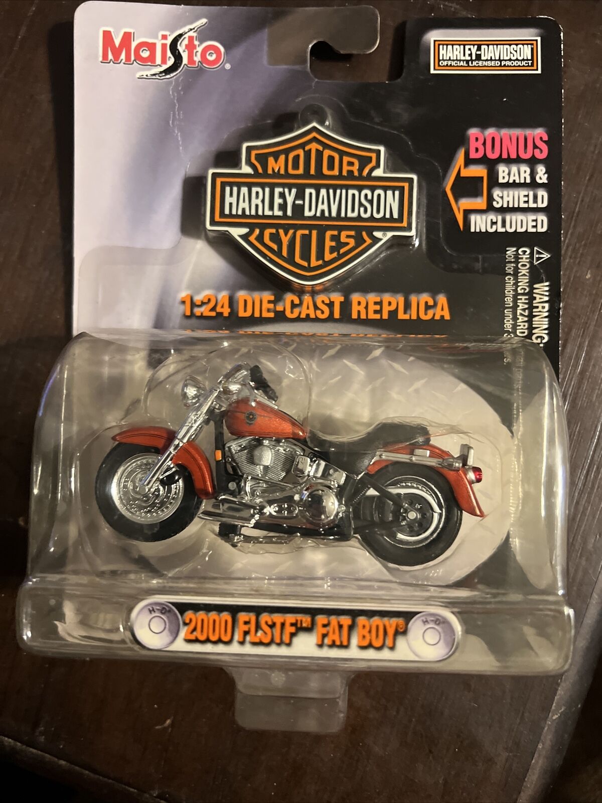 Harley Davidson Maisto 1:24 Die Cast Replica With Bonus Bar and Shield Included
