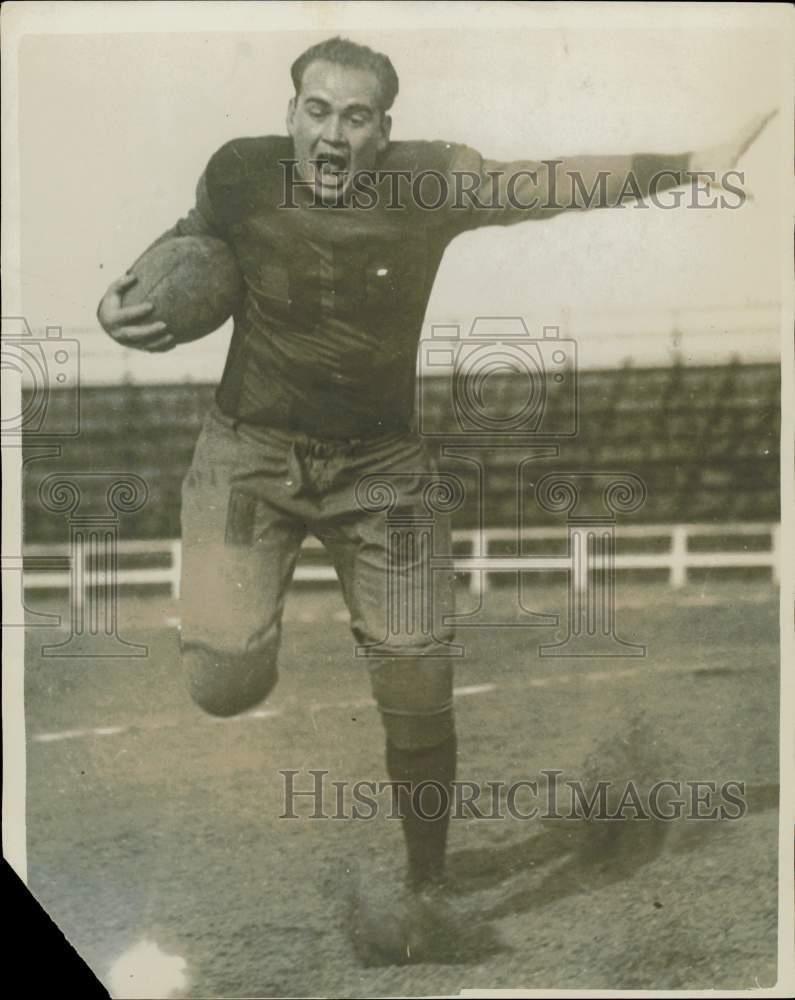 1930 Press Photo Fullback Hal Hatton in action carrying the ball - nea15028