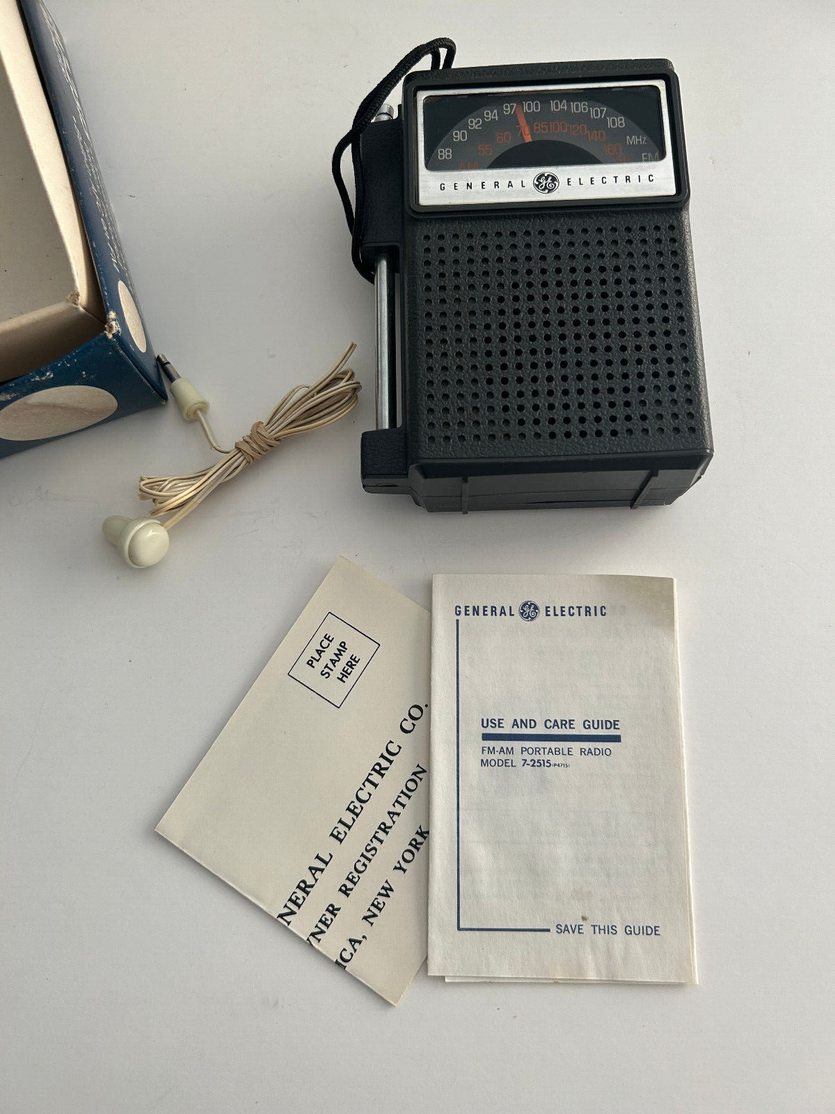 Vintage 1970s General Electric GE 7-2515 AM/FM Transistor Radio In Original Box