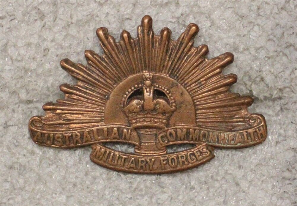 Australian Commonwealth Military Forces Metal Badge: General Service w/KC, 41mm