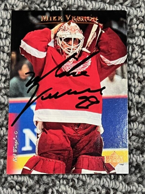 Mike Vernon signed autographed 1995-96 Upper Deck Red Wings Hockey Card #4