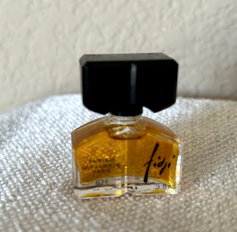 Vintage Guy Laroche Paris Fidji Cologne Parfum Splash 0.25 oz 3.5ml Mini FULL