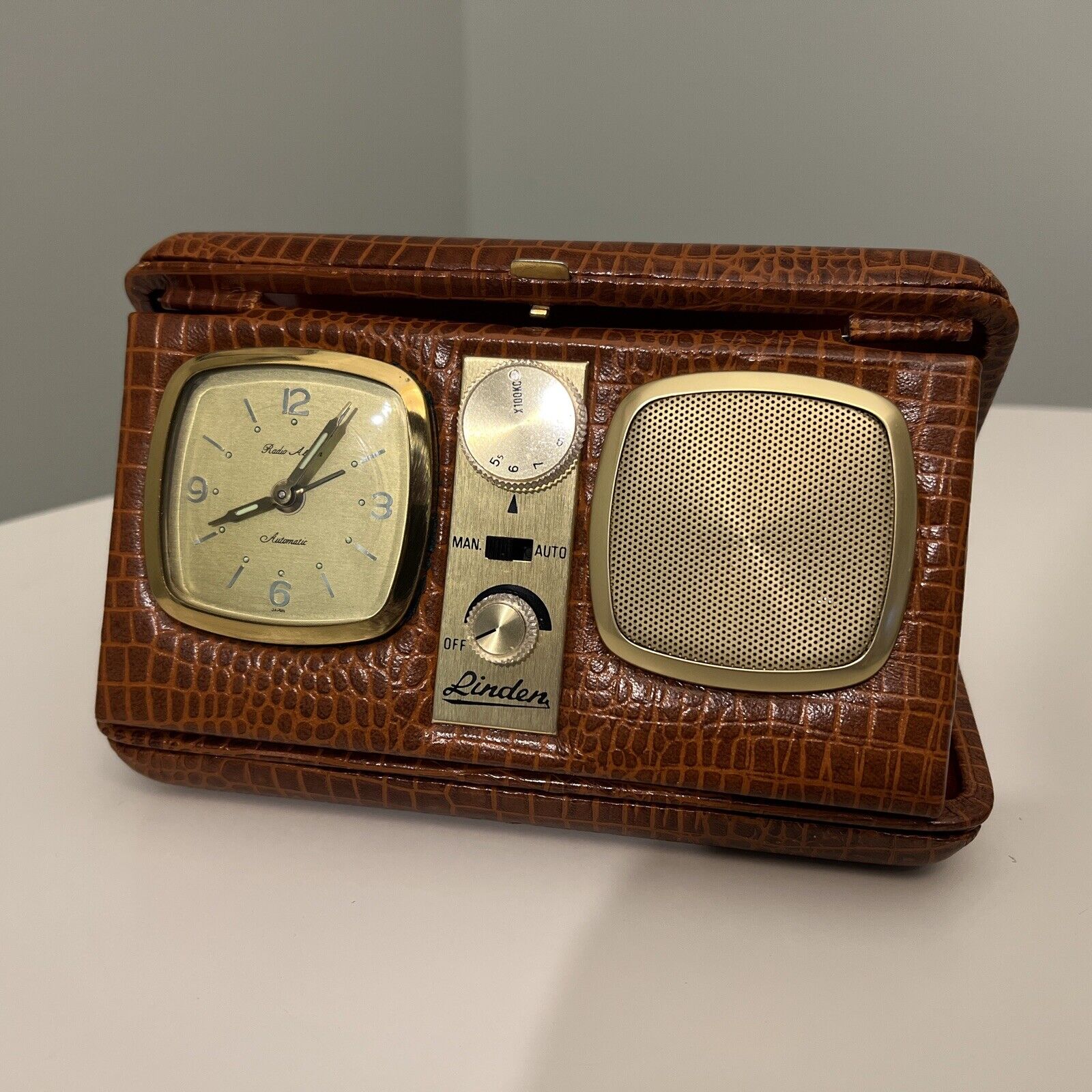 Vintage Linden Travel Alarm Clock & Radio In Genuine Brown Leather Case