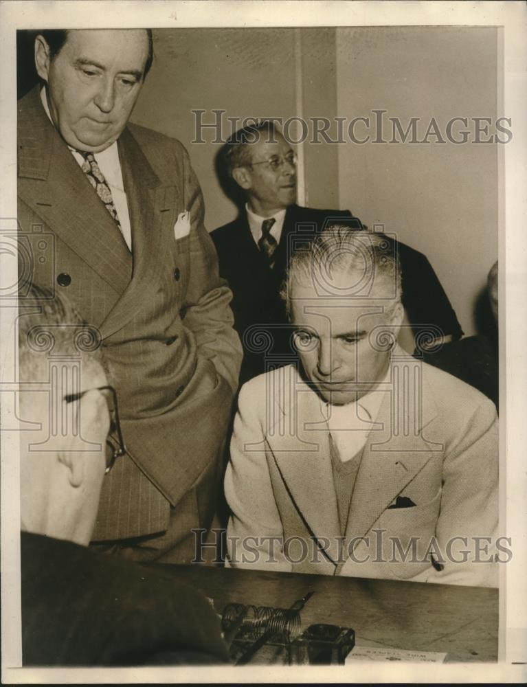 1944 Press Photo Comedian Charles Chaplin booked in Los Angeles, California