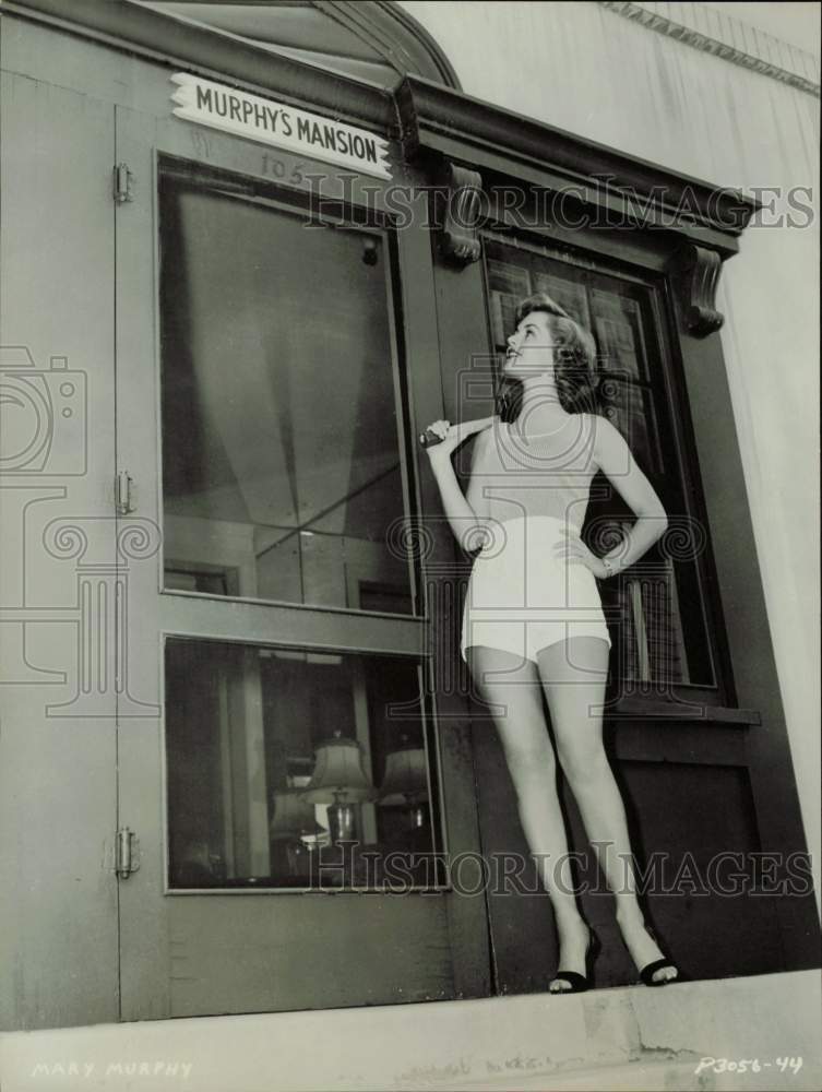 1955 Press Photo Movie Actress Mary Murphy Stands Outside Her New Dressing Room