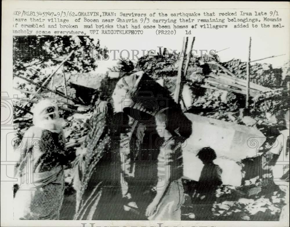 1962 Press Photo Survivors of earthquake leaving village of Booen, Iran