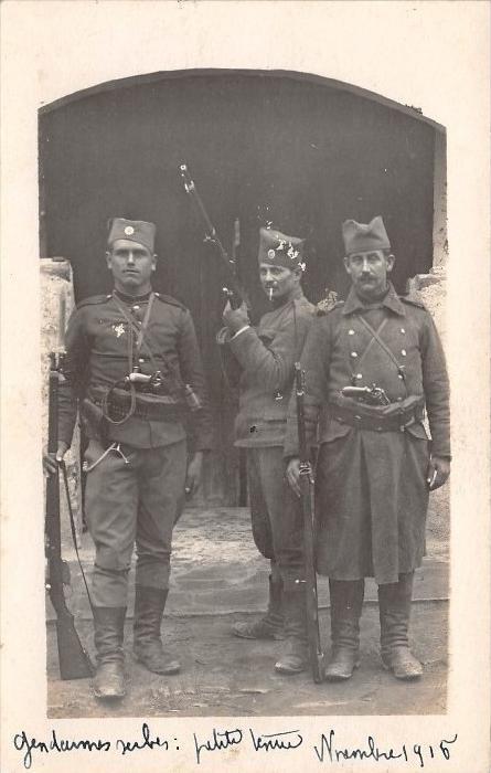 CPA EXCEPTIONAL PHOTO CARD OF SERBIAN GENDARMES SMALL OUTFIT NOVEMB