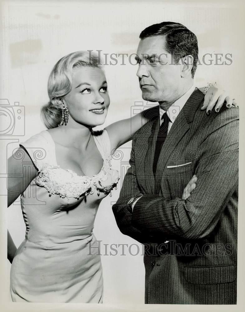 1959 Press Photo Actors Lari Laine and Craig Stevens - hpx14786