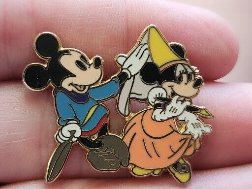 HTF Disney Pin Mickey & Minnie Mouse Through The Years 1938 Brave Little Tailor