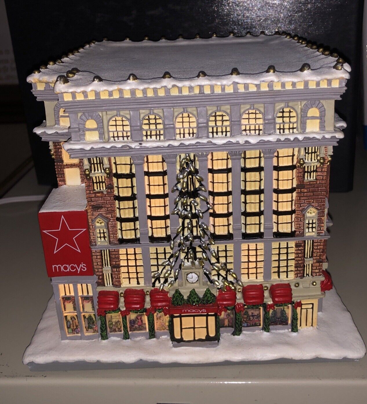 Hawthorne Village 2003 Christmas In New York Macy\'s Department Store with COA