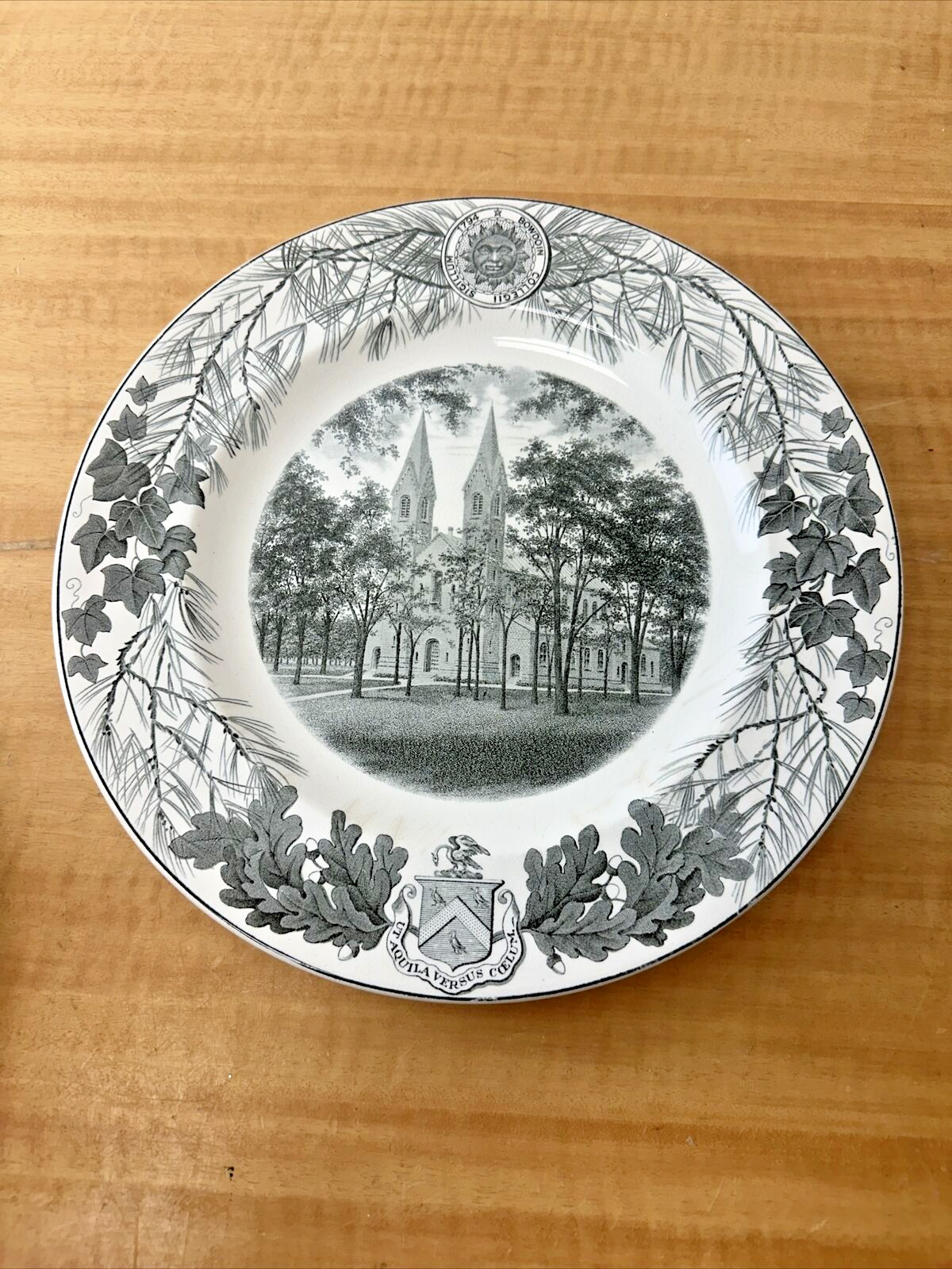 Wedgwood Bowdoin College 1931 - The Chapel 10 Inch Dinner Plate