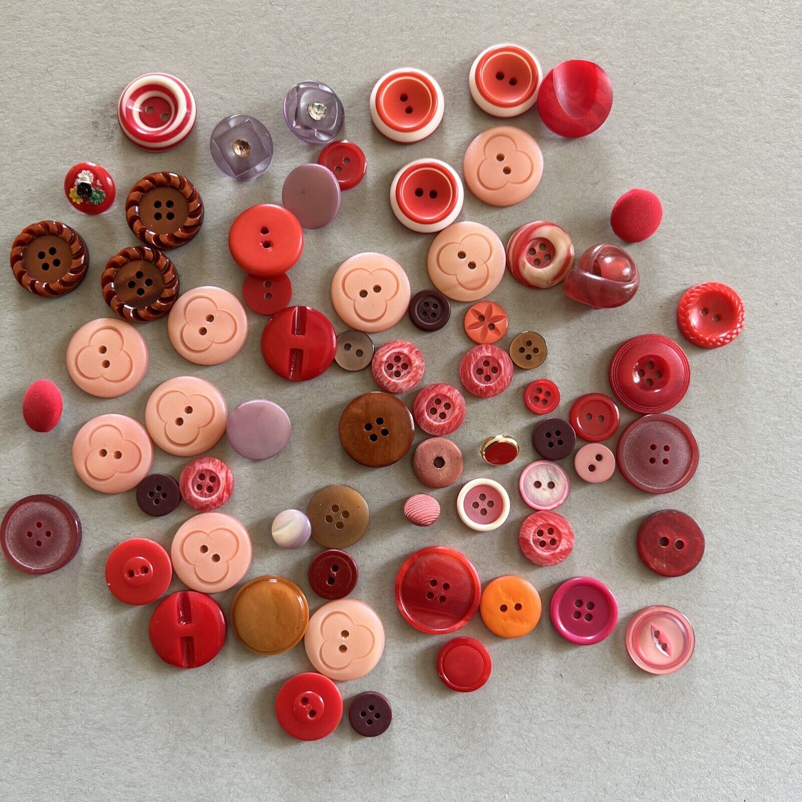 Vintage Modern Red Pink Orange Peach Buttons Lot Crafts Art Deco Sewing Diy