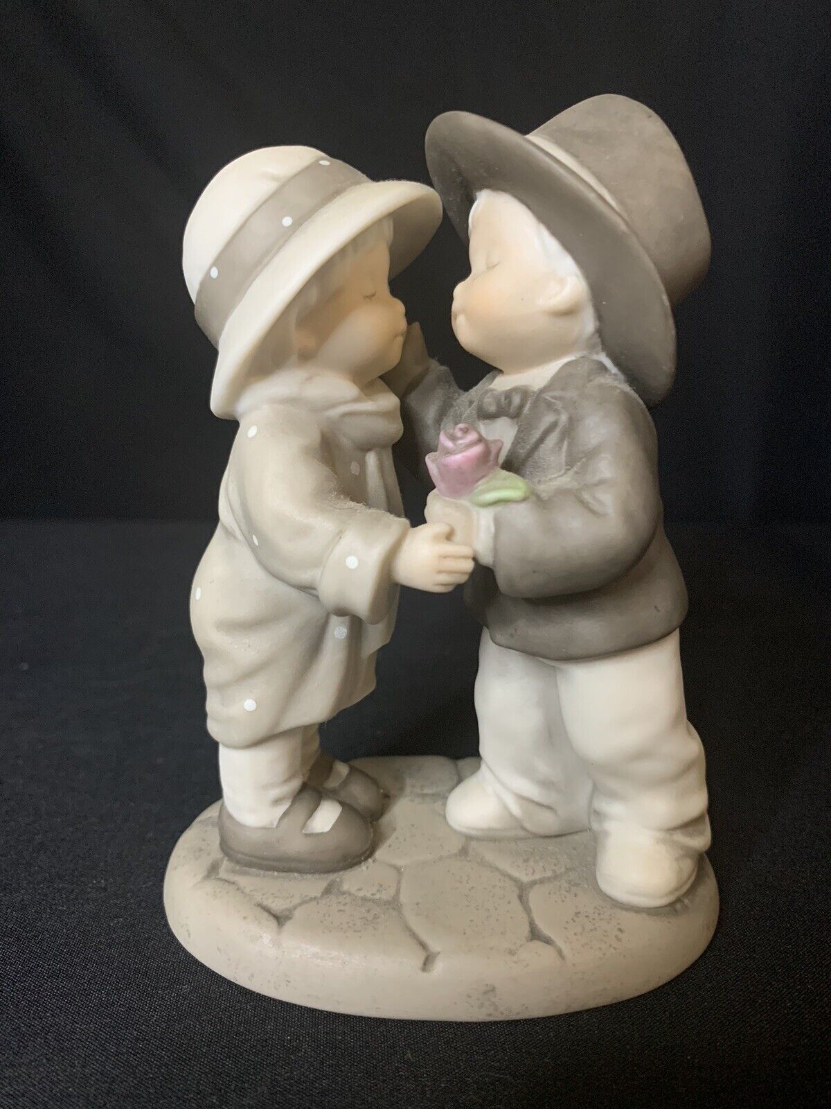 Enesco Figurine “A Rose for a Kiss, How can I Miss” VTG 1995 #175307
