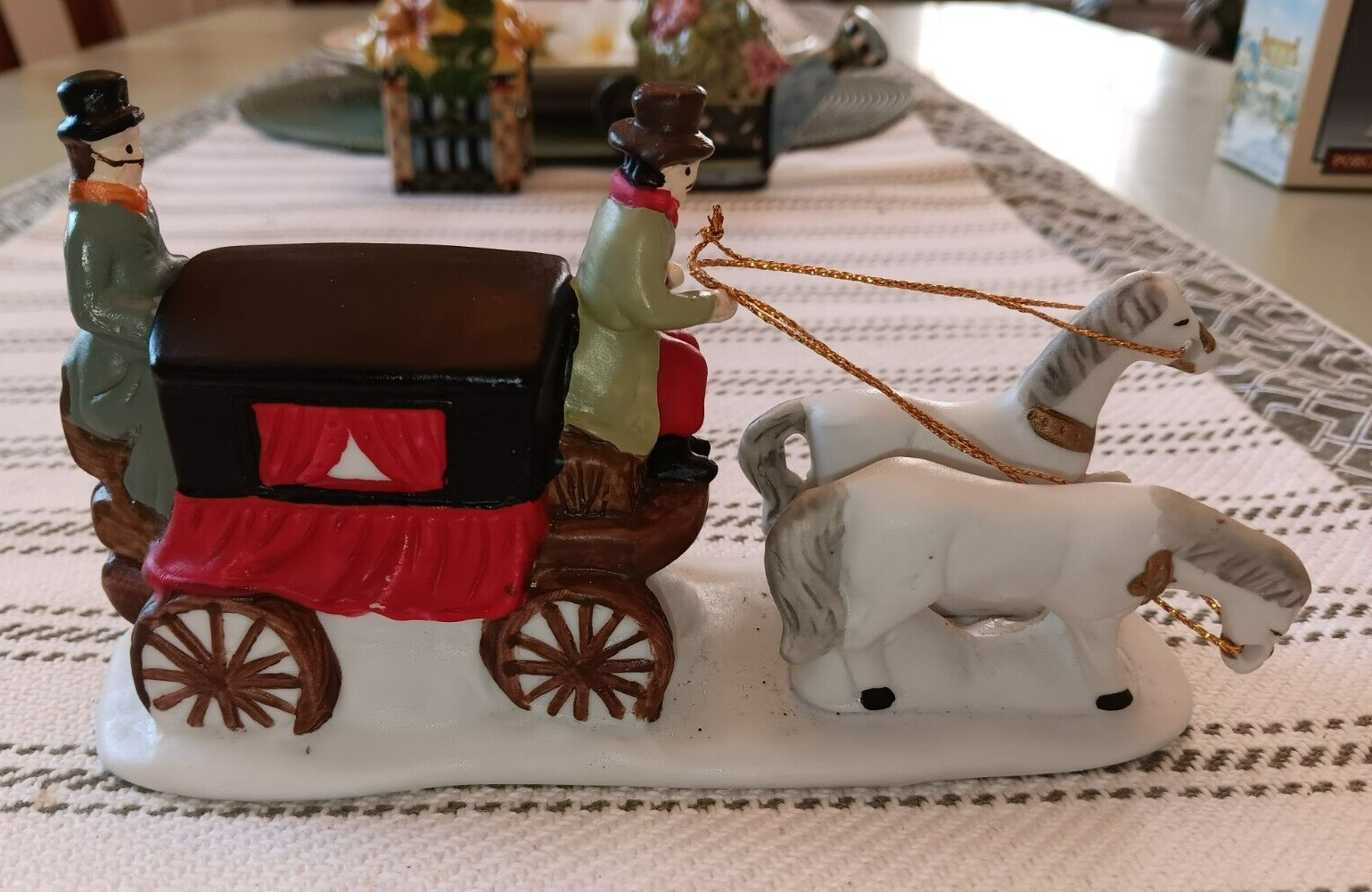 Santa\'s Best Christmas Collectible Carriage 1991
