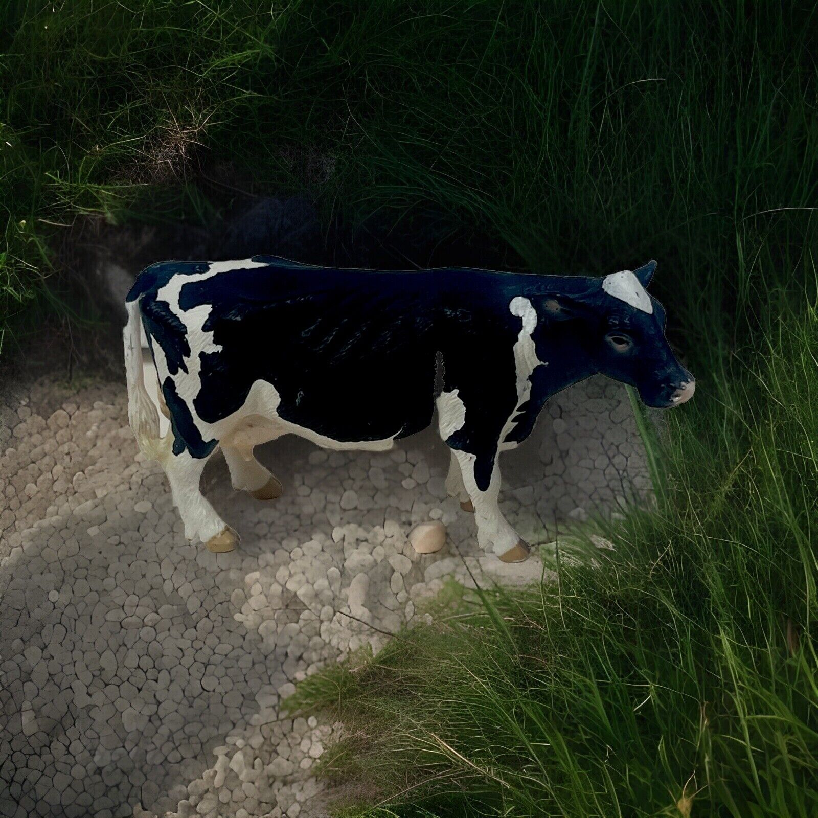 2007 Schleich Retired Holstein Milking Dairy Cow Black &White Figurine 5\