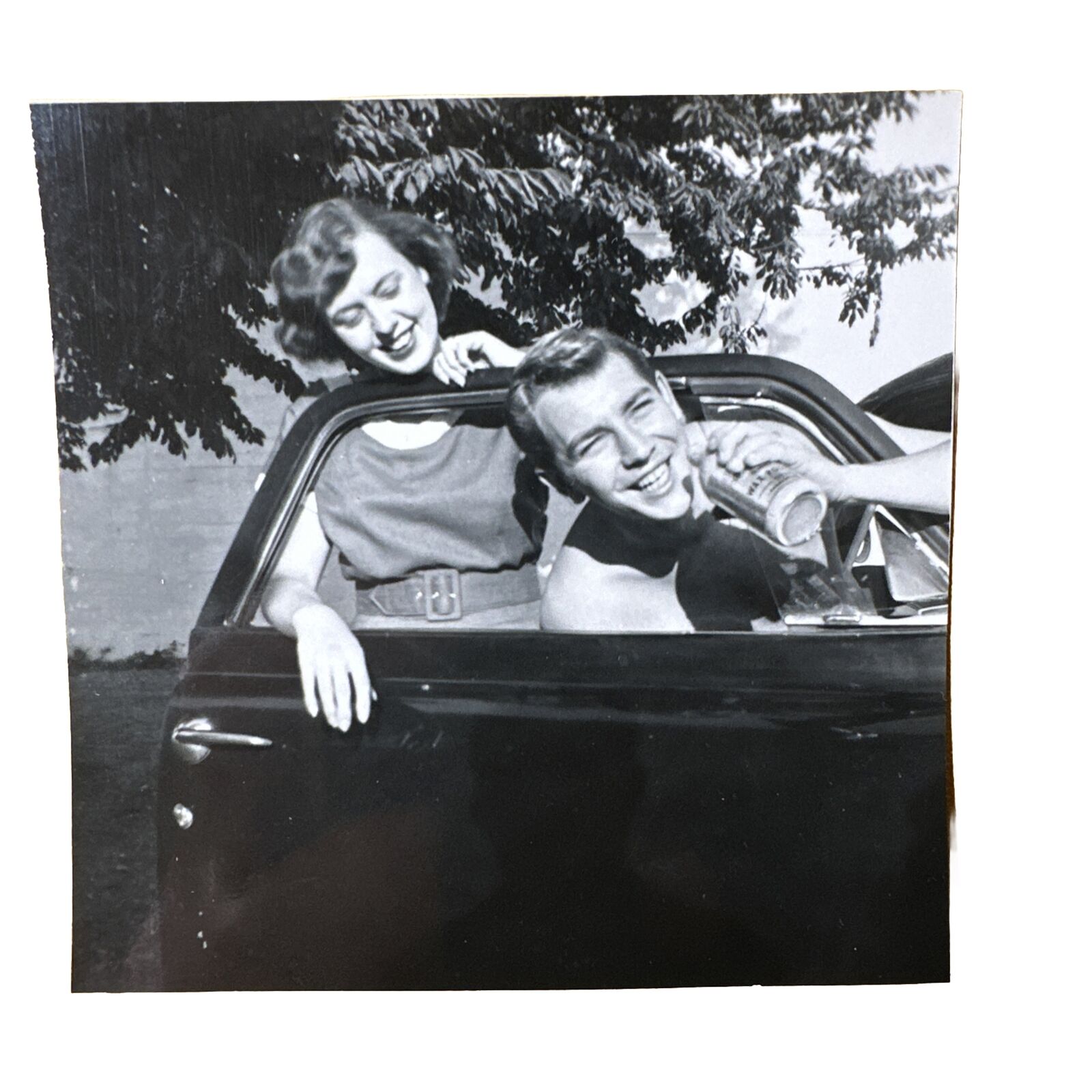 VINTAGE PHOTO Attractive named couple Drinking Beer in 1947-1949 Studebaker Car