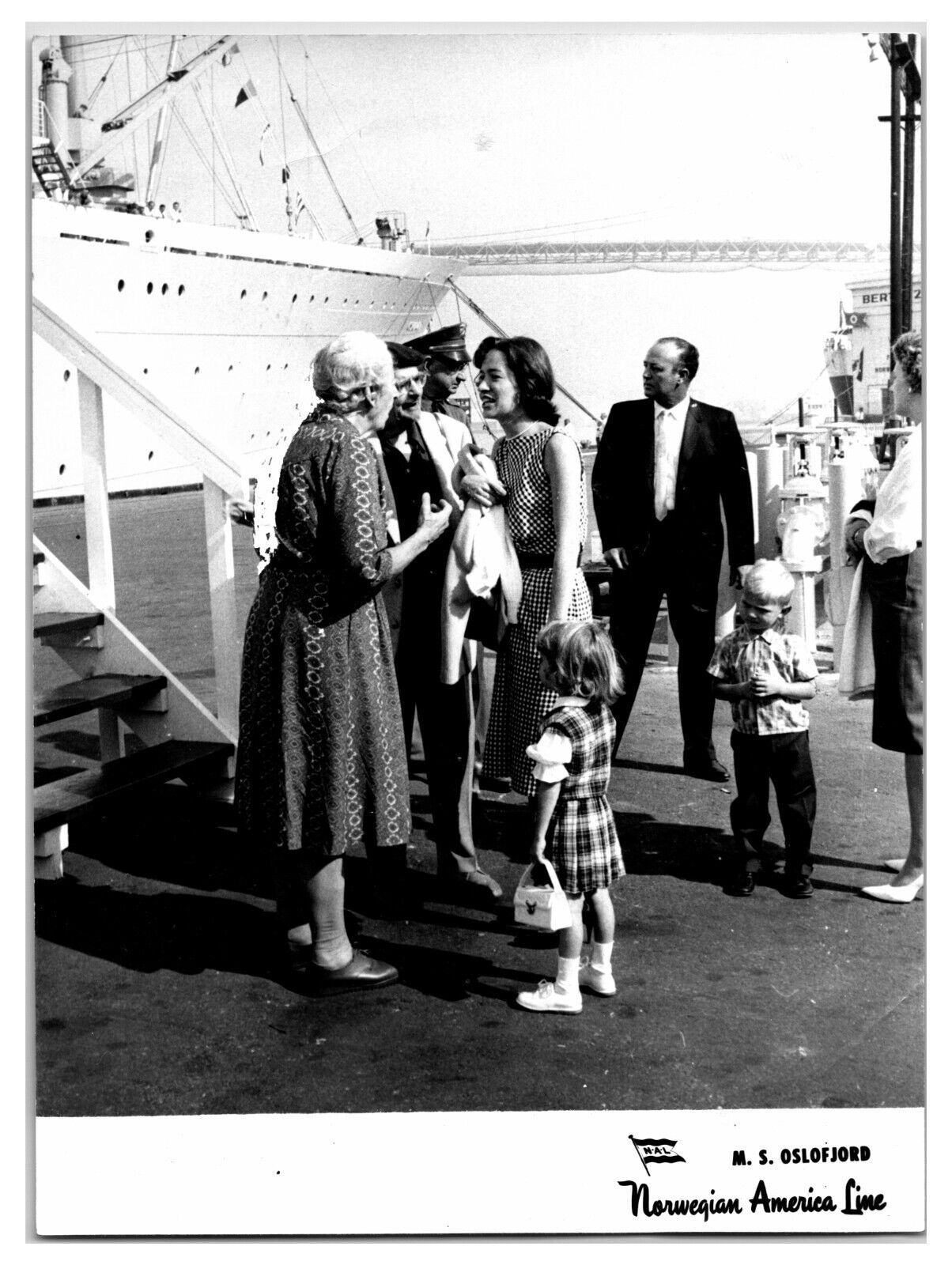 VTG 1963 - Family Next To Ship \