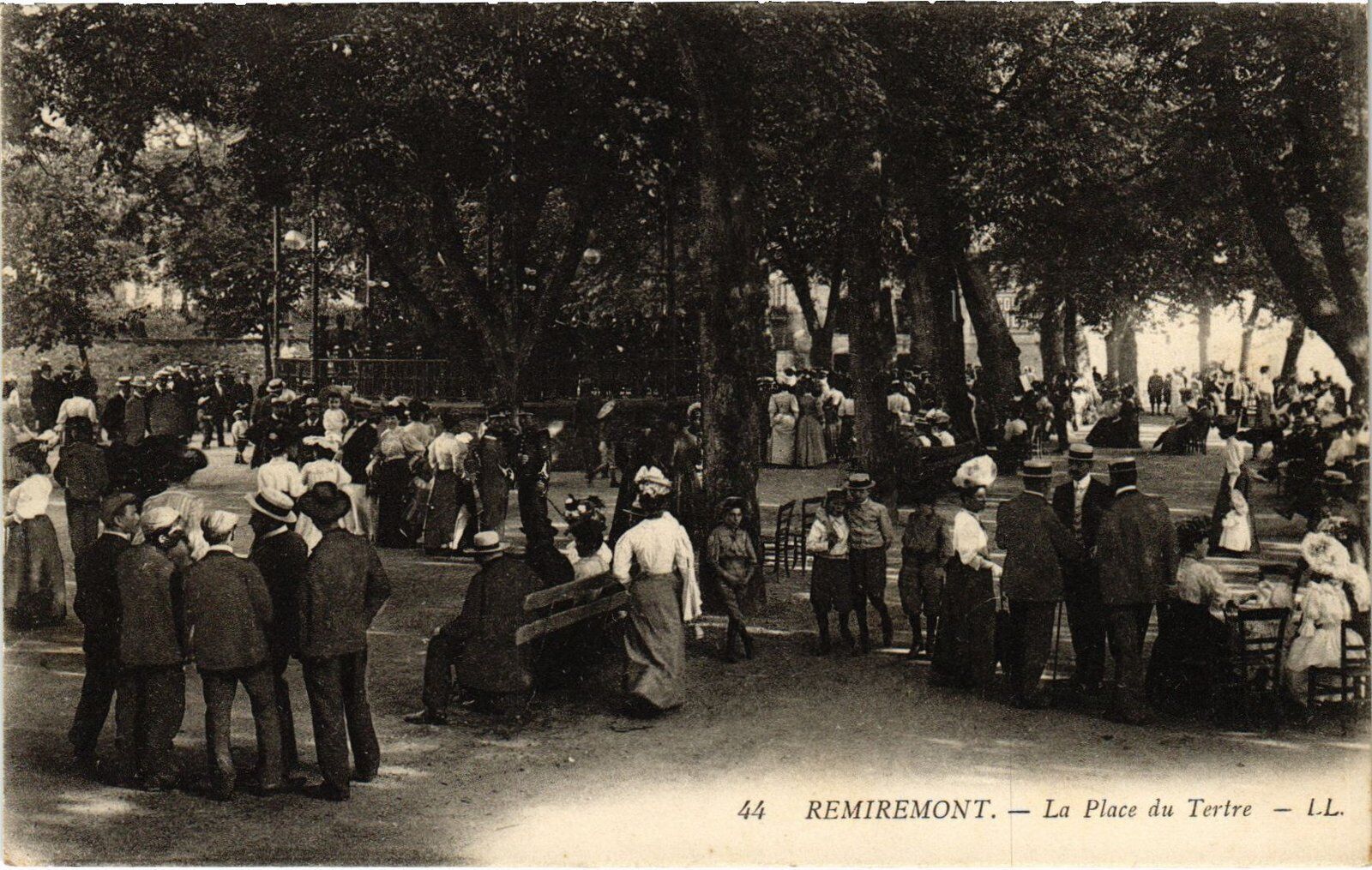 CPA Remiremont Place du Tertre (1391095)