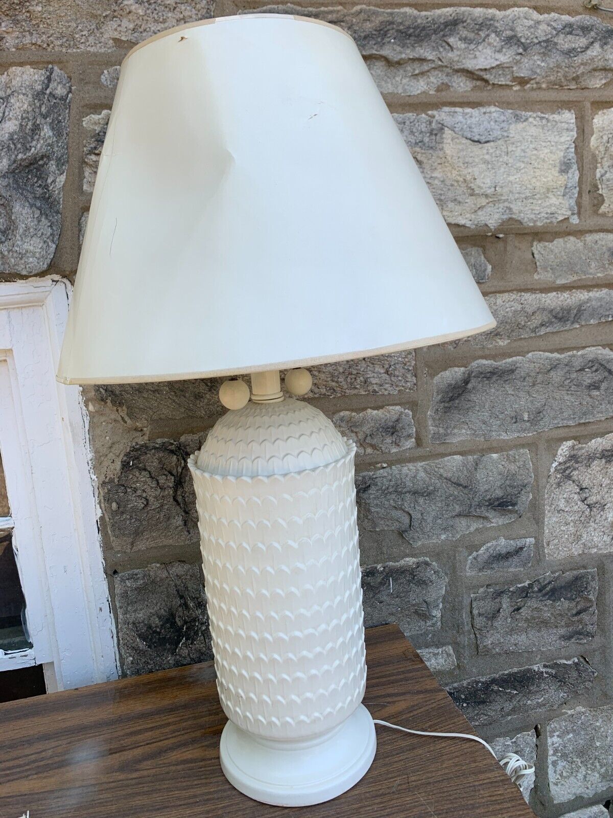 Beautiful MCM Mid-Century Modern Table Lamp  White Ceramic Enameled Feather 36\