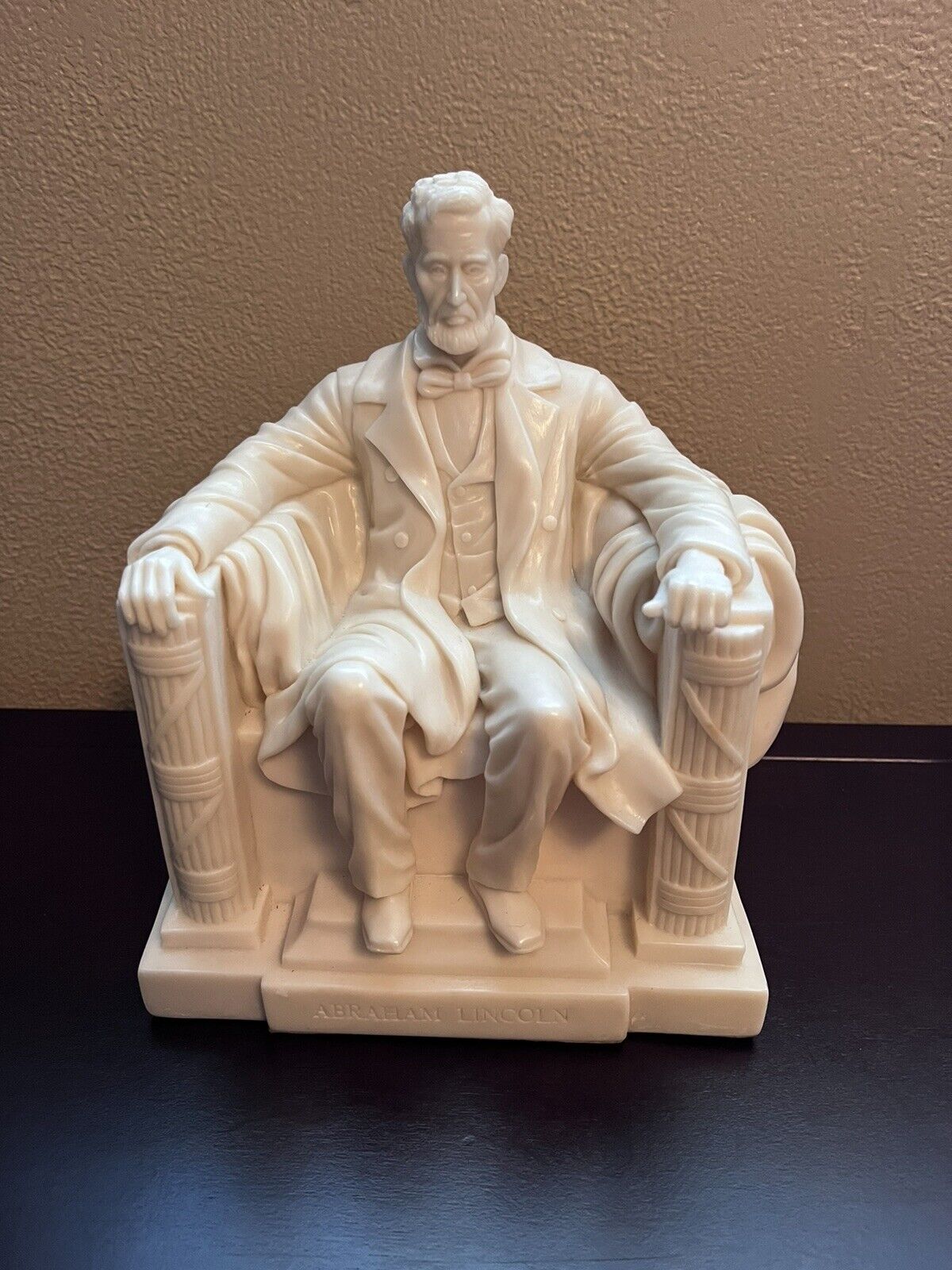Seated Abraham Lincoln Figurine 8\