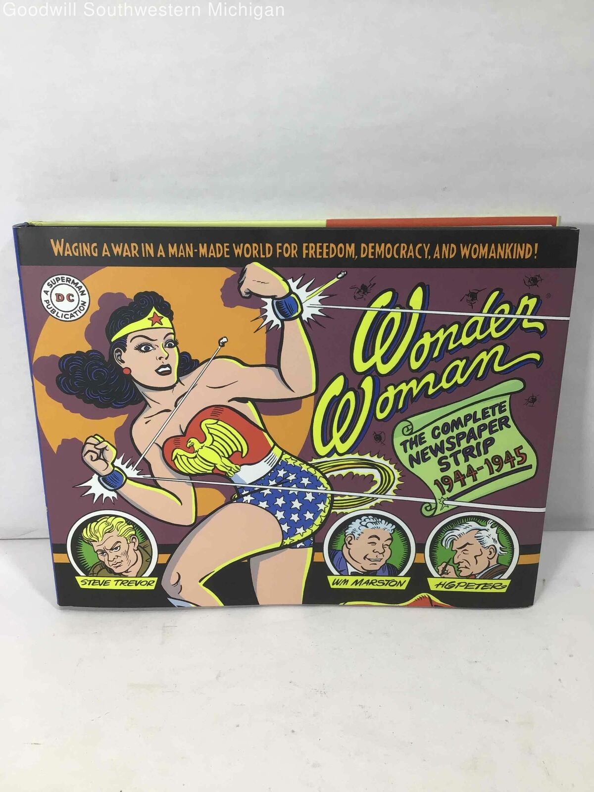 Pre-Owned Wonder Woman: The Daily Comics The Complete Newspaper Strip 1944-1945