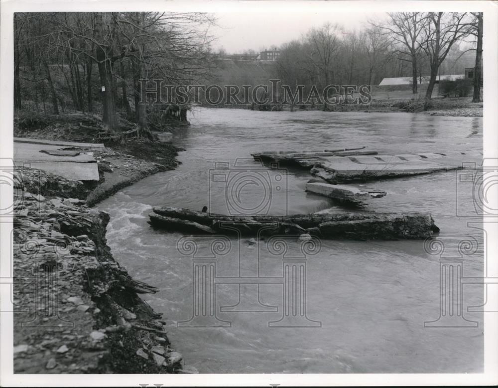 1959 Press Photo Approach and demolished ford by force of flood waters at foot