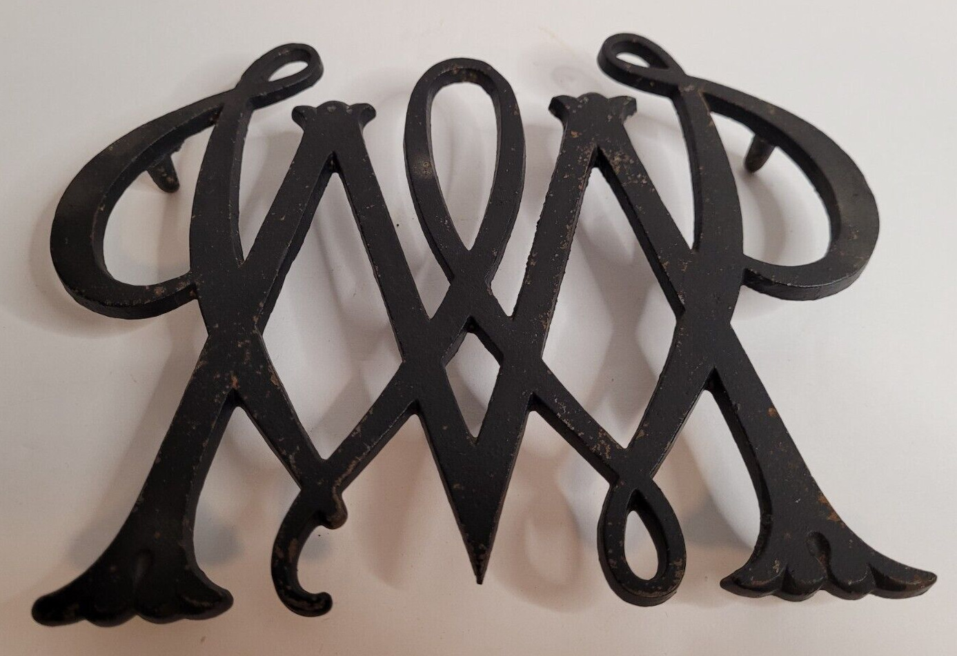 Vintage Virginia Metalcrafters William & Mary Cypher Cast Iron Black Trivet