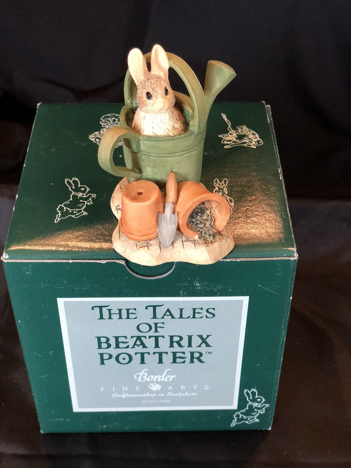 Vtg. Beatrix Potter Scotland Figurine Peter Rabbit in Watering Can 1993 with Box