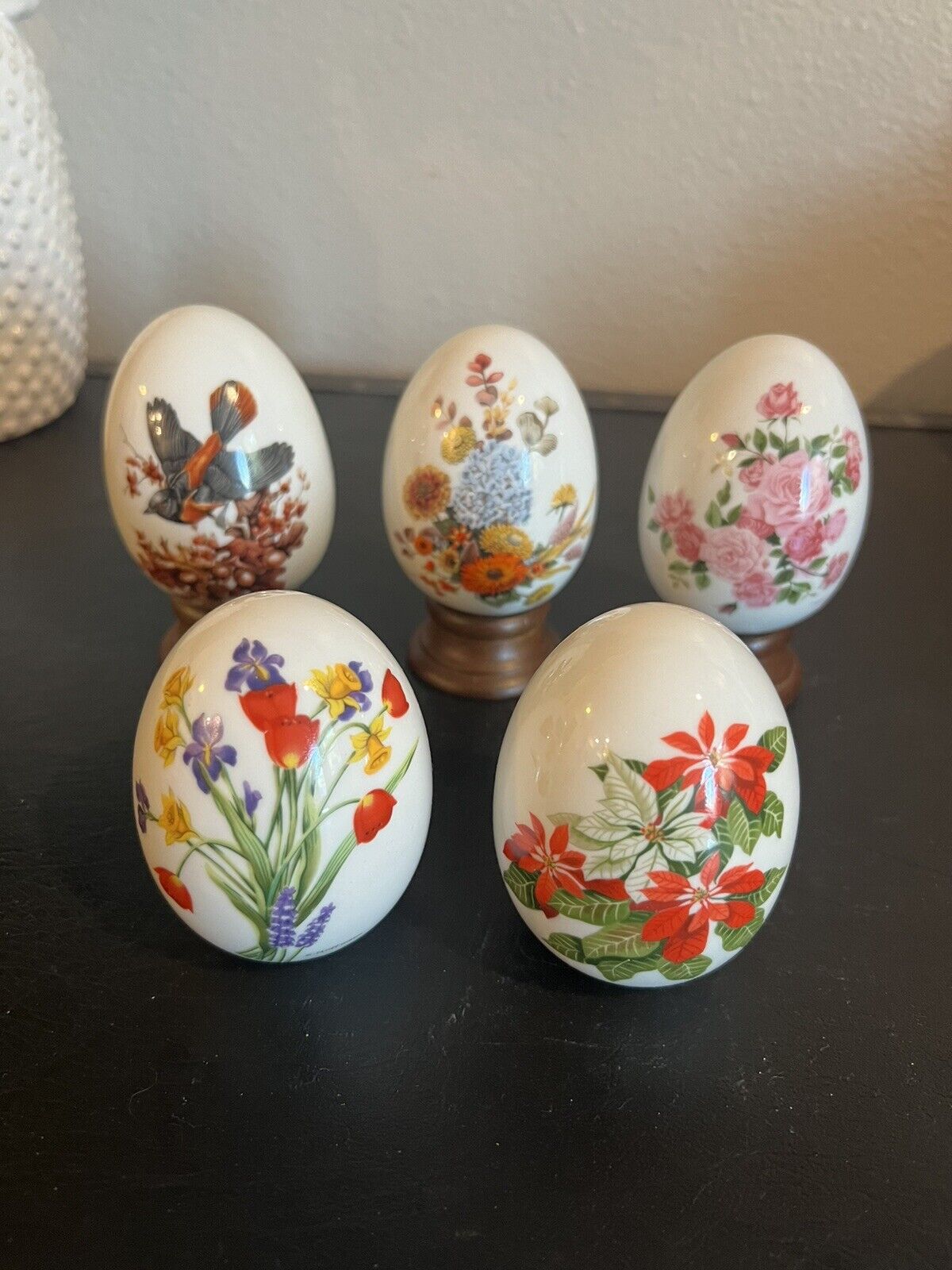 Lot Of 5 Vintage Avon Porcelain Eggs - 3 Stands - Four Seasons - Floral Flower 