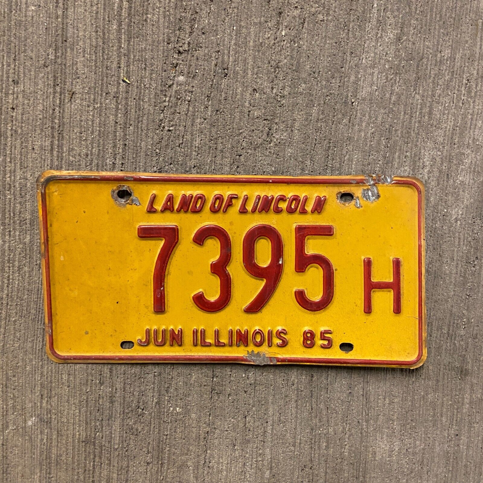1985 Illinois Truck License Plate Garage Auto Decor Four Digit Car Show 7395 H