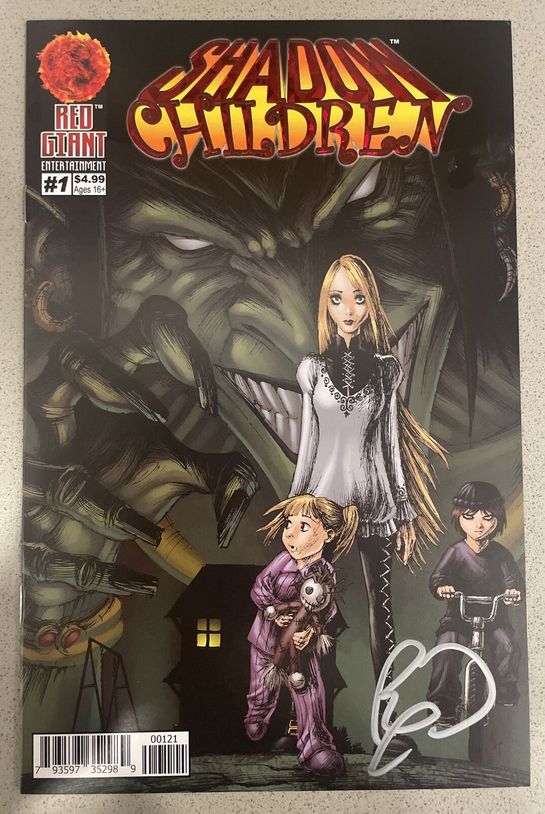 SHADOW CHILDREN #1 VARIANT. RED GIANT ENTERTAINMENT. NM SIGNED COMIC