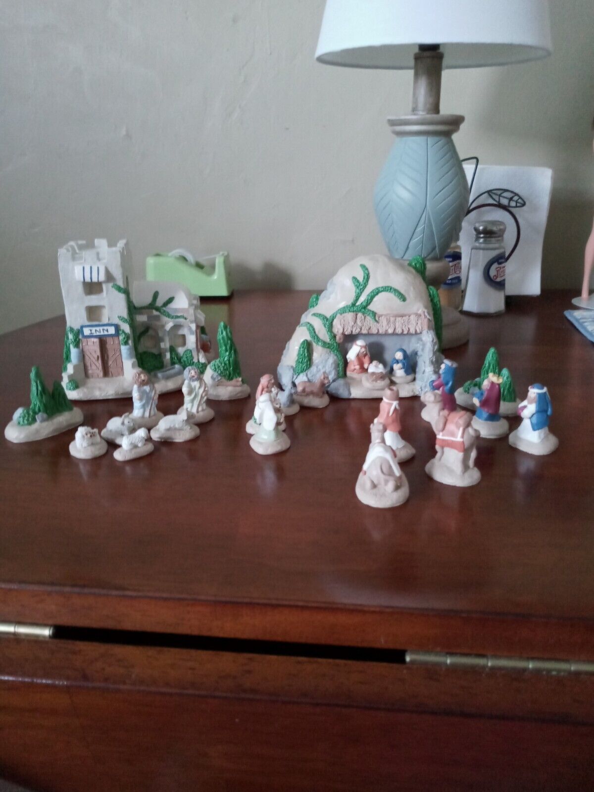 Small Hand-painted Nativity with Inn/ Stable That Light Up/19 figures /Cute