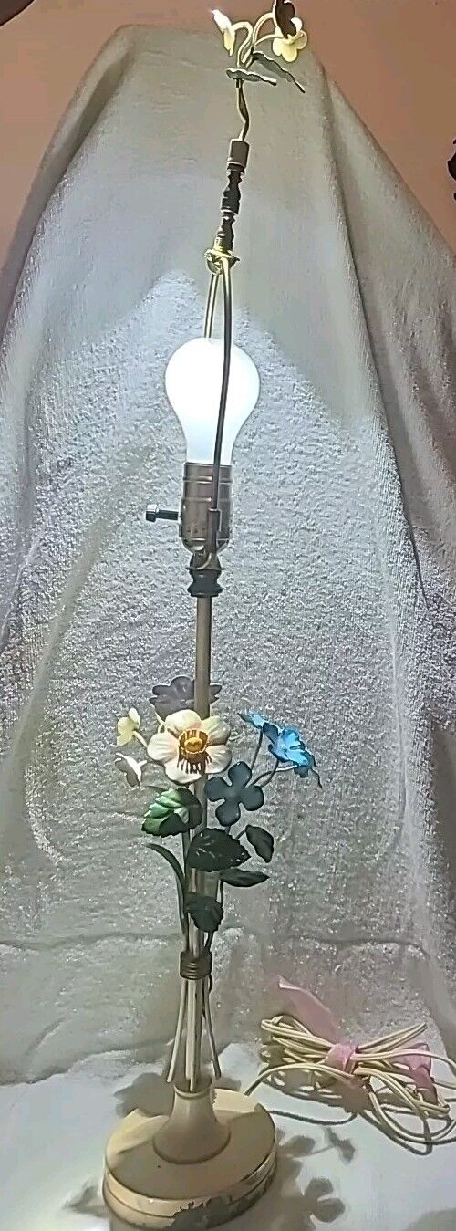 Vintage 1960s Italian Floral Metal Tole Table Lamp With Metal Base W/Finial 31\