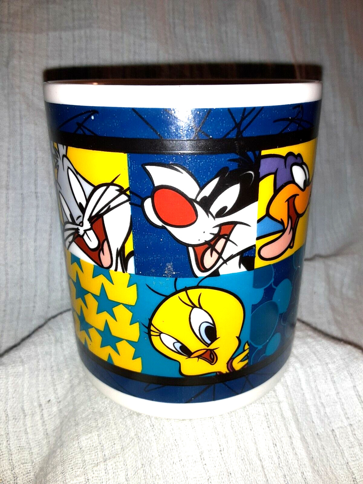 1999 Warner Brothers Looney Tunes Salton Coffee Mug Bugs Sylvester Tweety Daffy