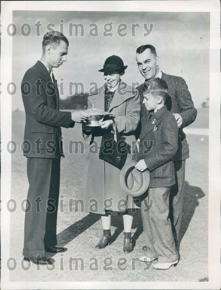 1937 Amateur Golf Championship Winner With Trophey Pinehurst NC Press Photo