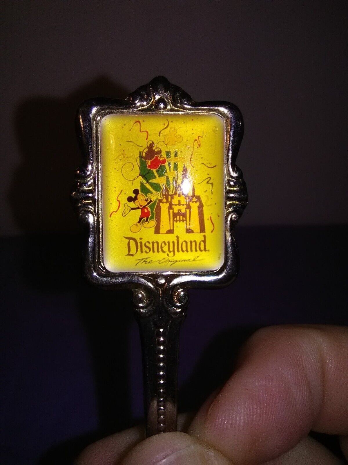 Vintage Spoon Disneyland  Souvenir Read needs cleaning issues no case