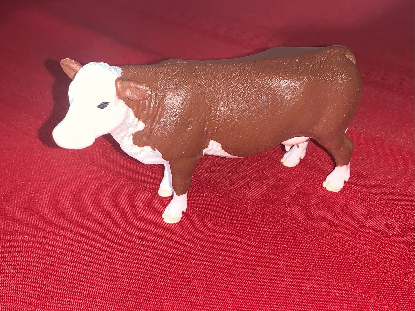 2017 Schleich Retired Brown &White Hereford Cow Farm Figurine 5\