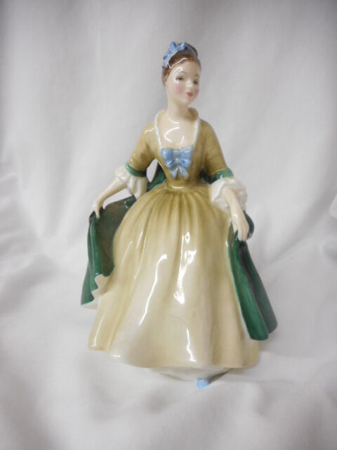 Royal Doulton Figurine Elegance HN2264 1960 8\