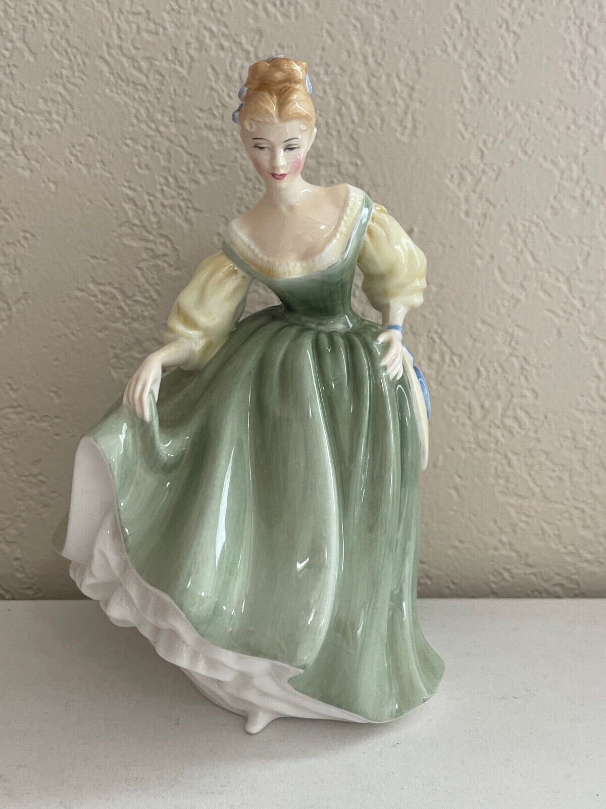 Royal Doulton Porcelain Figurine Fair Lady HN2193 Woman in Green Dress