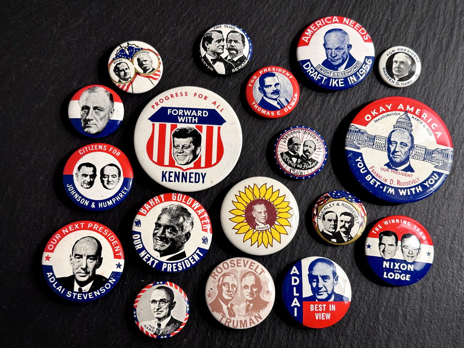 18 US PRESIDENTIAL CAMPAIGN PIN BUTTONS, 1968 REPRODUCTIONS BY KLEENEX B820