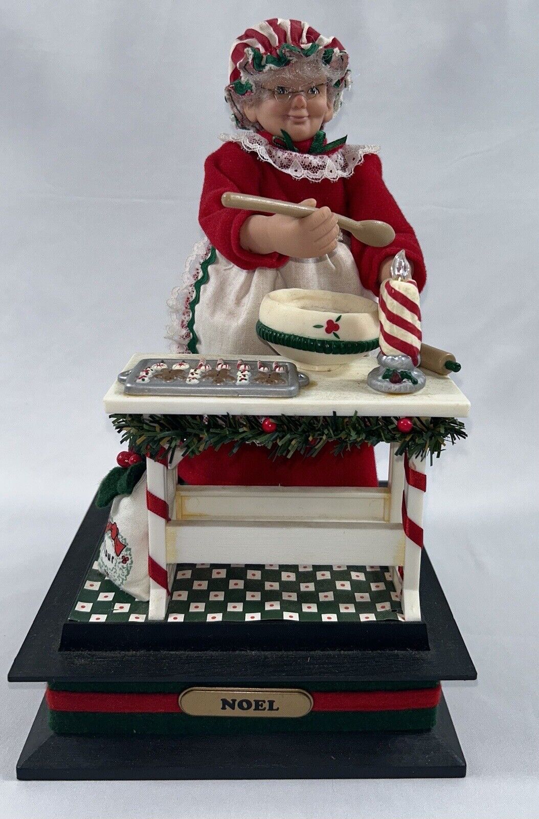Christmas Mrs. Santa Claus Vintage Bake Cookies Holiday Creations Music/Lighted