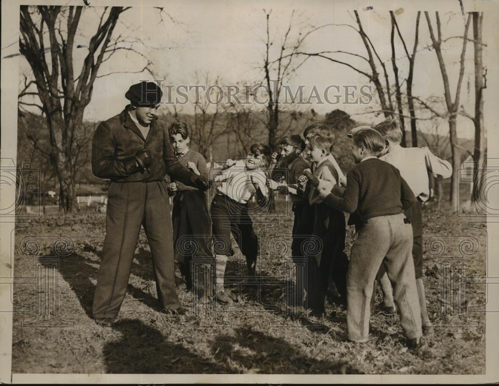 1935 Press Photo Boys Visiting Camp of Boxer Pauline Uzcudun, Orangeburg, NY