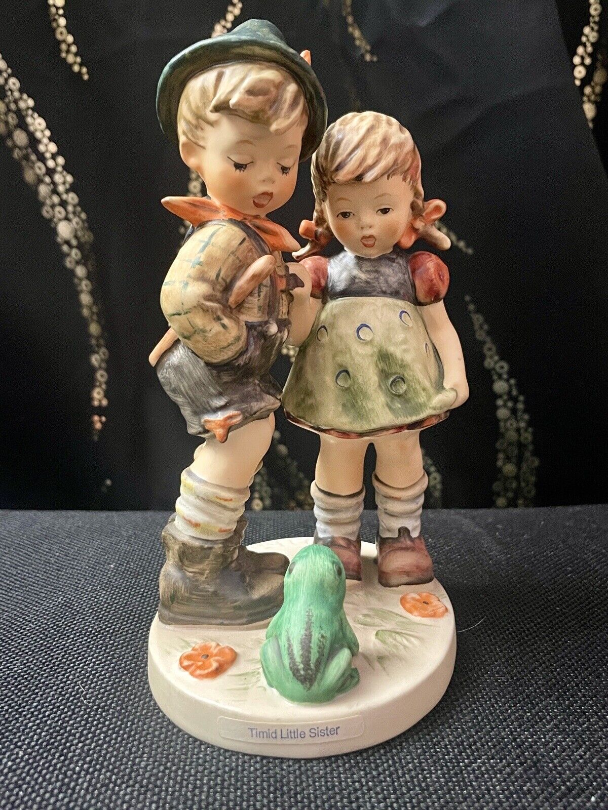 Hummel Figurine ‘TIMID LITTLE SISTER’, Boy, Sister & Frog, TMK6, HUM 394, 7” VG+