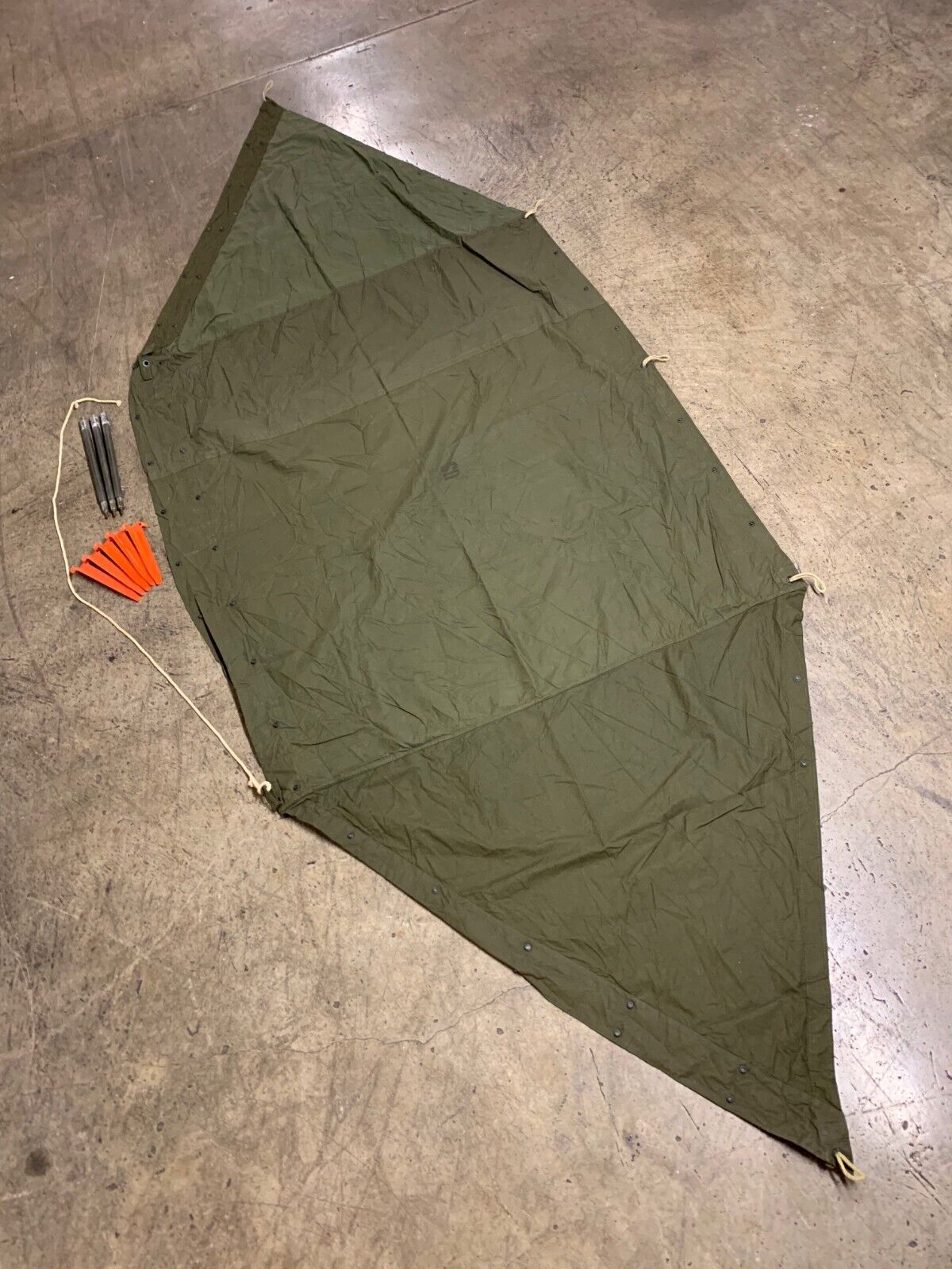 US ARMY/USMC ORIGINAL OD Shelter Half Pup Tent, Set of 5 Stakes & 3 Poles. R-117