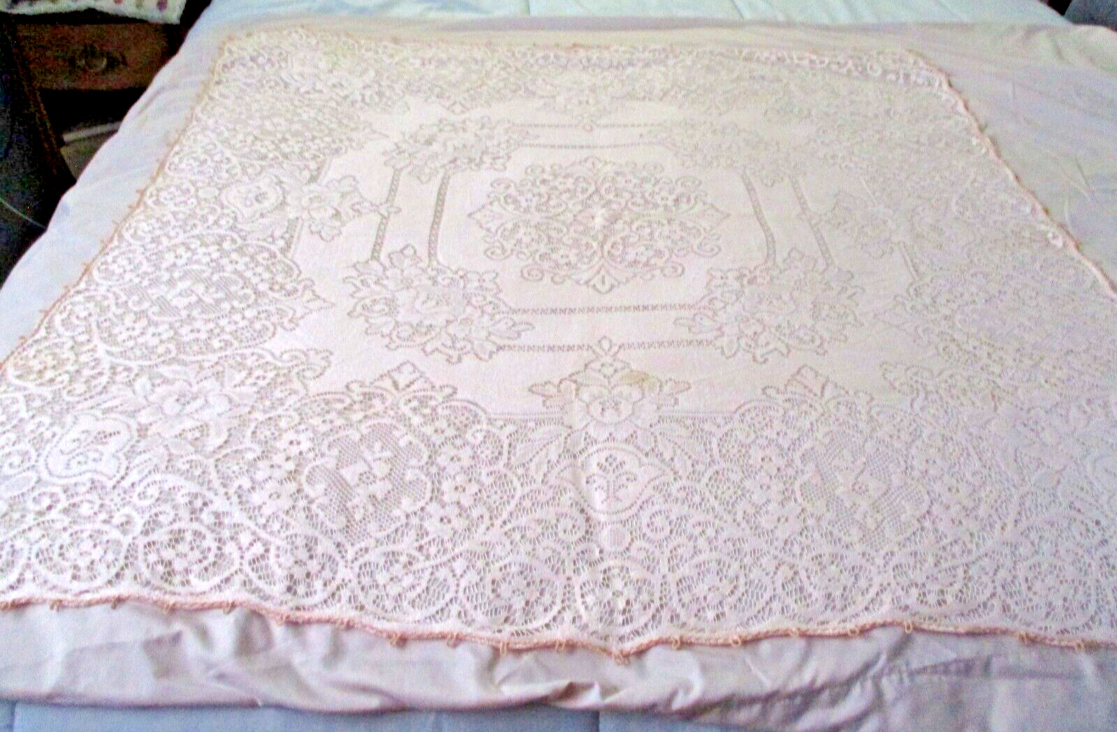 Vintage Quaker Cotton blend Lace tablecloth Pink  JUBELEE 45X45 W/tag ; no. 1006