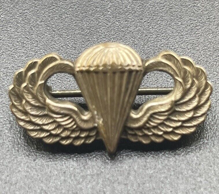 Vintage WWII Wing Badge Pin Army Airborne Parachutist Unmarked